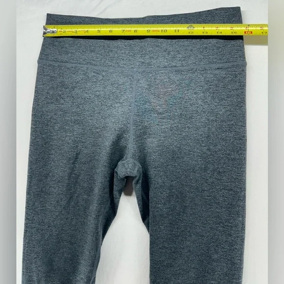 Vuori High Waisted 7/8 Leggings Women's Size L/XL Dark Heather Gray - Picture 3 of 9